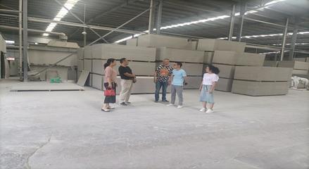 州驗收組對貴定縣圣凱倫硅酸鈣板生產線建設項目進行驗收